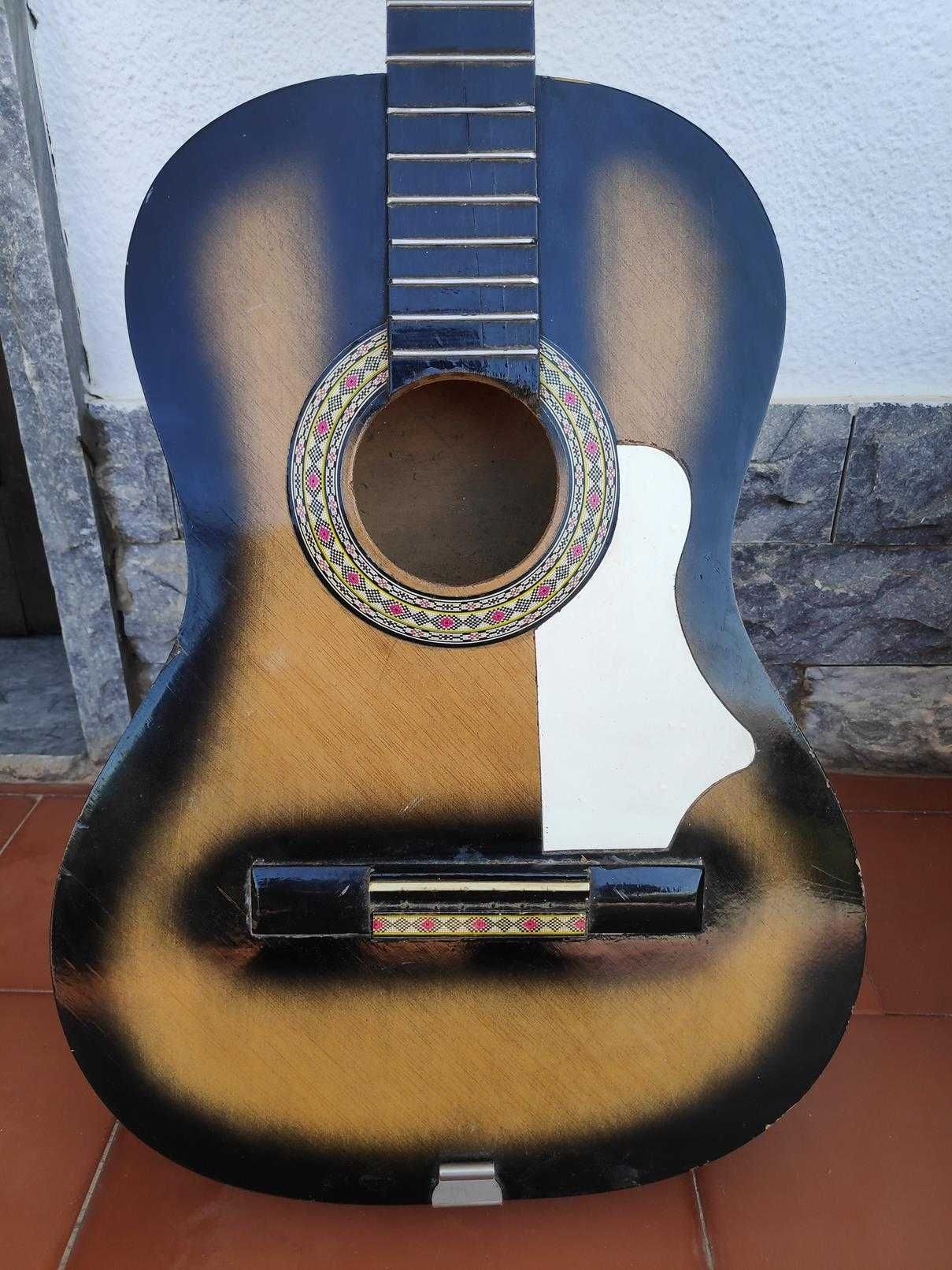 Guitarra acústica sem cordas