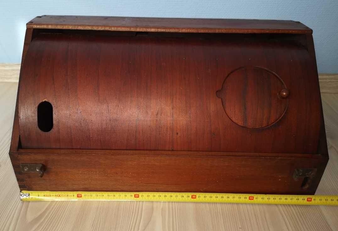 Zabytkowa maszyna do szycia BOBBIN