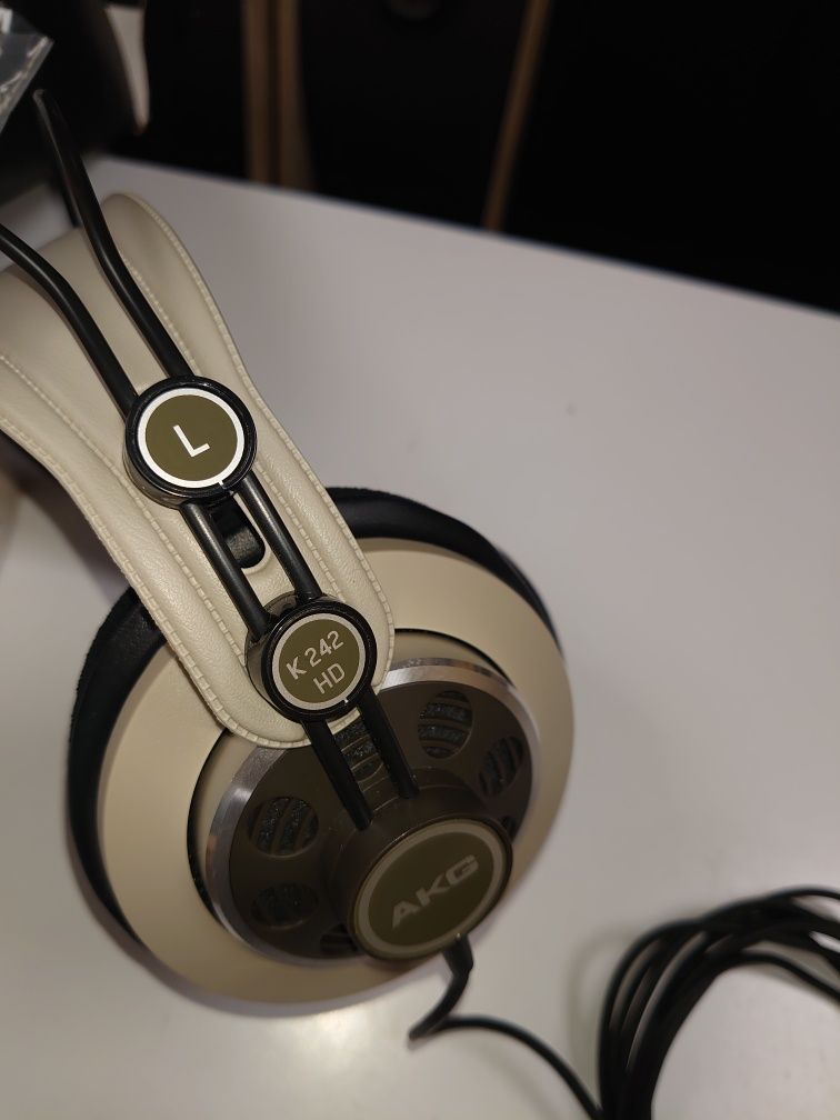 Наушники AKG K-242 HD (новые)