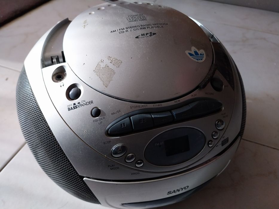 Aparelhos som digital cd / tuner / usb potateis a pilhas/corrente impe