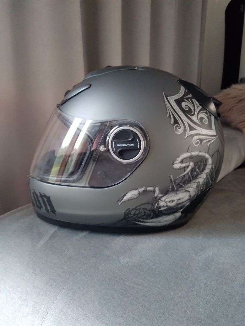 Kask firmy Scorpion