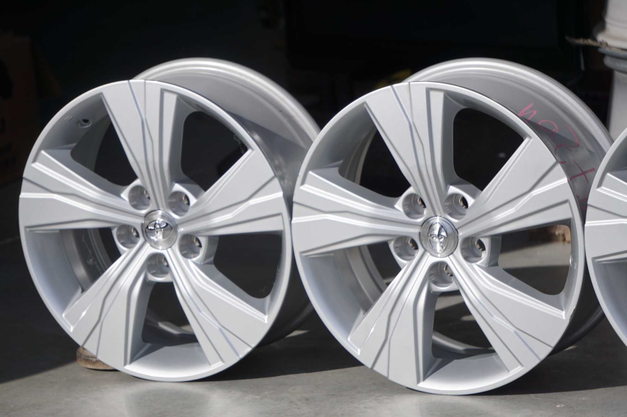 Alufelgi oryginał Toyota 5x114,3 6,5Jx17 et35 cb60,1mm srebrne 2023r!
