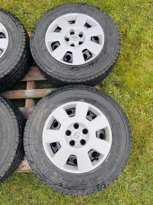 Sprzedam opony zimowe Toyota z felgami 4szt16