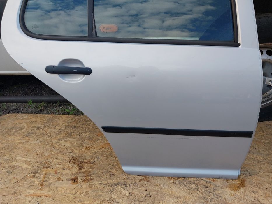 KOMPLETNE Drzwi tył Prawe Hatchback LB7Z VW Golf IV 4 srebrne