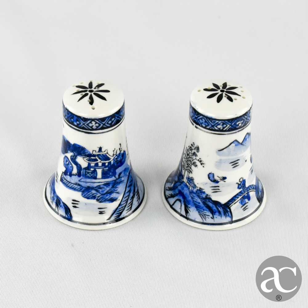 Par de pimenteiros em porcelana da China, decoração Cantão, circa 1970