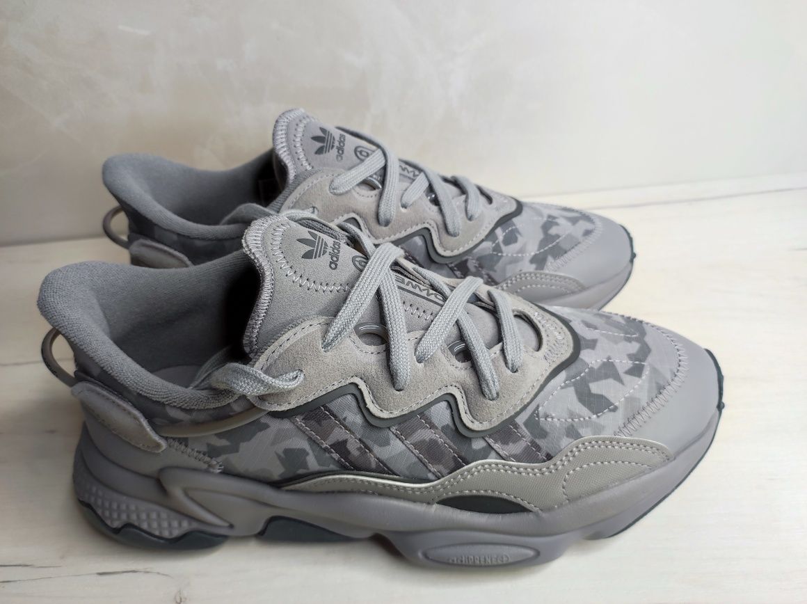 Кросівки adidas  Originals OZWEEGO GREY GX3323