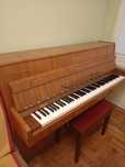 Pianino Legnica z regulowanym siedziskiem