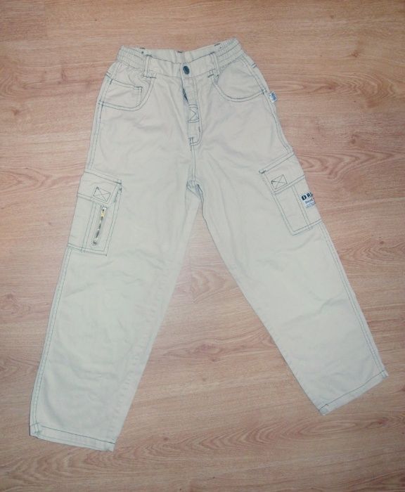 Джинсы на подростка Новые фирменные джинсы.