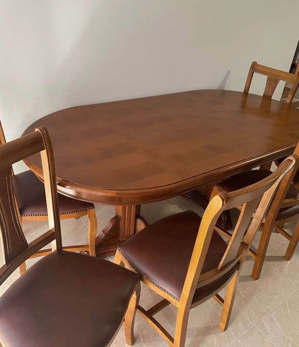 Conjunto de Jantar Atemporal –  Madeira maciça trabalhada e Couro