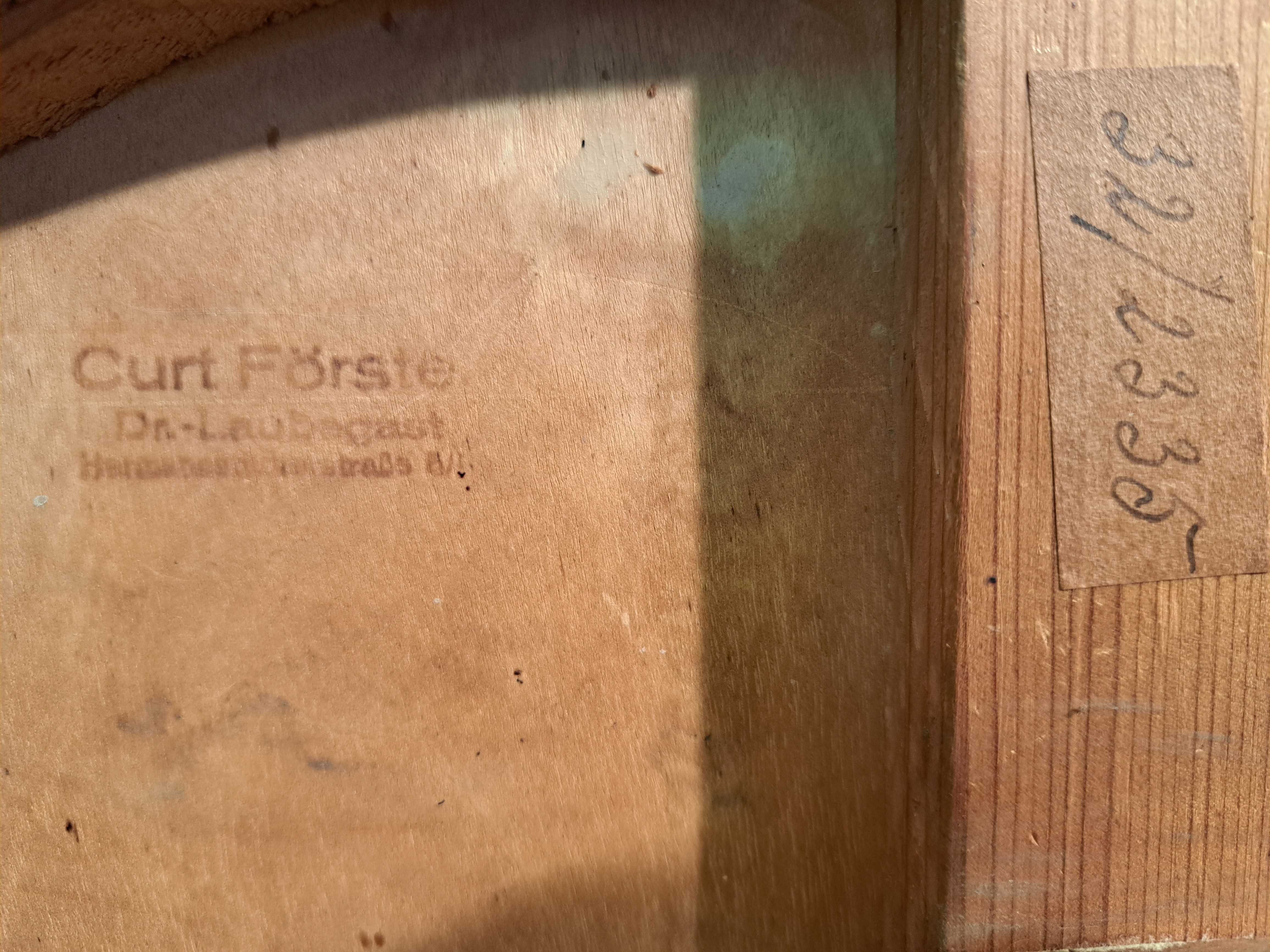 Stolik drewniany cygarnik barek mosiężny blat żydowskie napisy