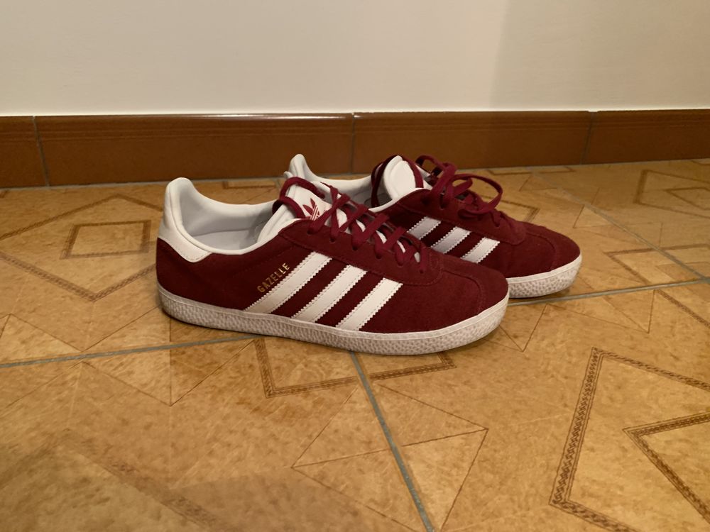 Sapatilhas adidas gazelle em bordeaux