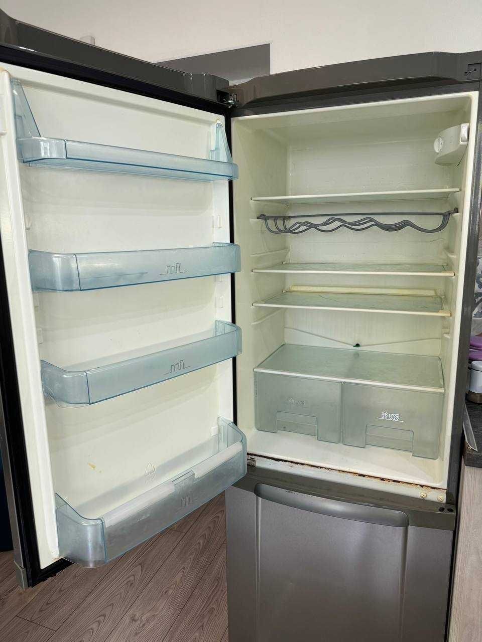 Холодильник Electrolux Model: ERB34301X8