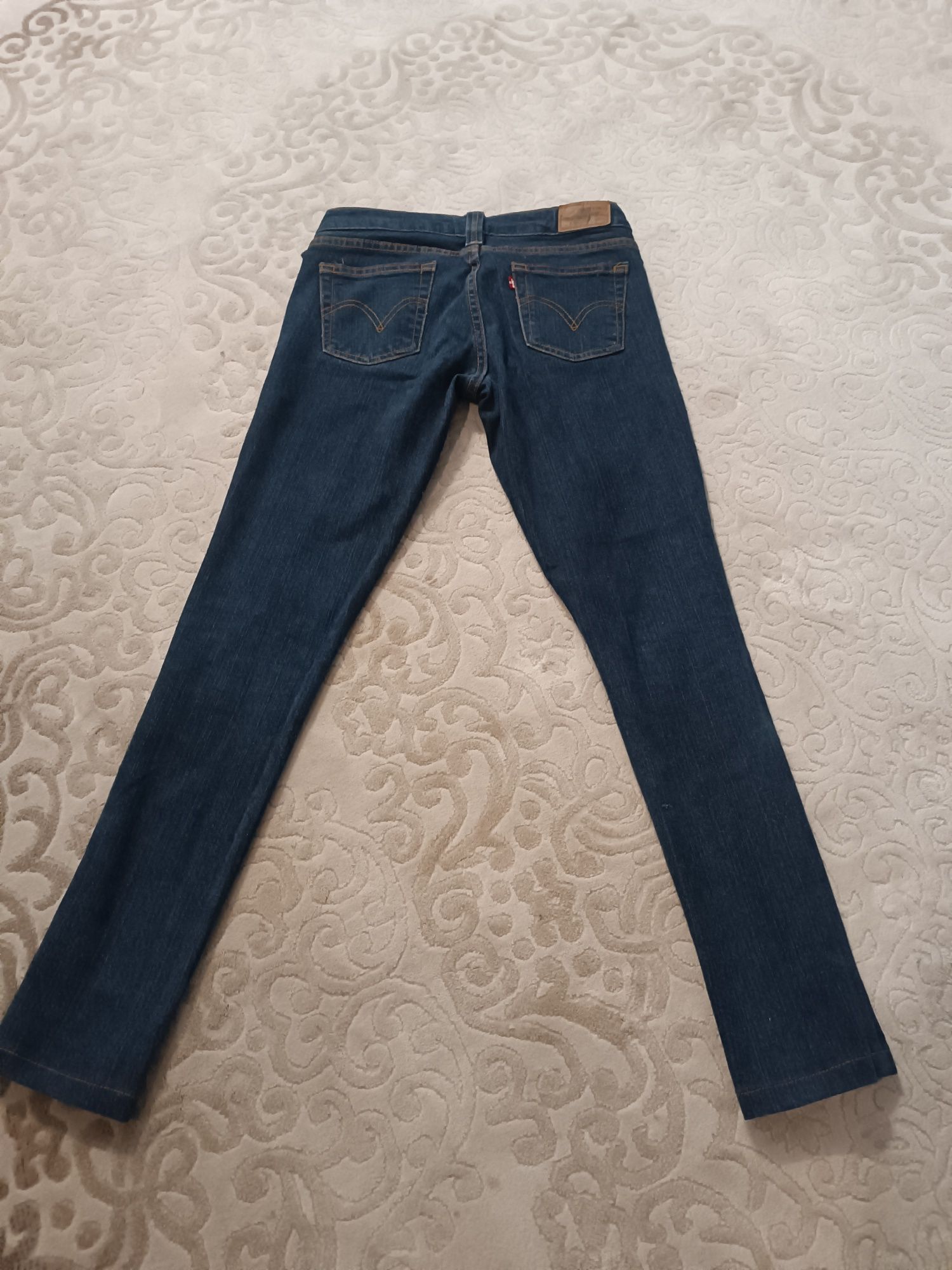 Джинси Levi's ..