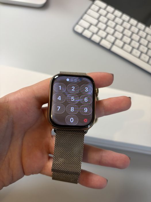Apple Watch 8 Cellular Stainless Steel Gold