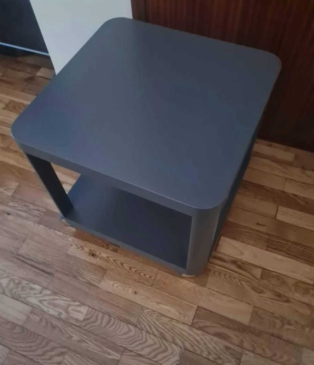 Mesa de centro com rodas cor cinza