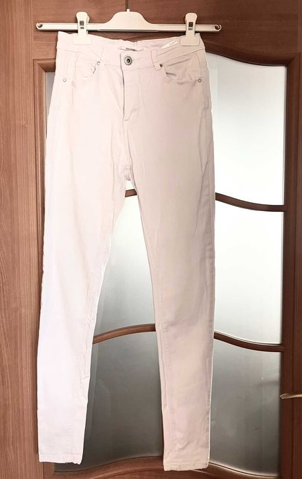 Białe jeansy rurki Goodies 38