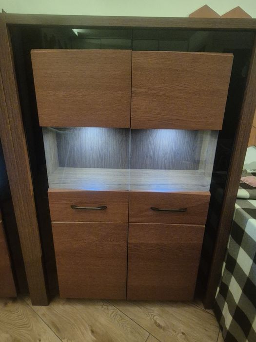 Witryna regał z oświetleniem brw arosa