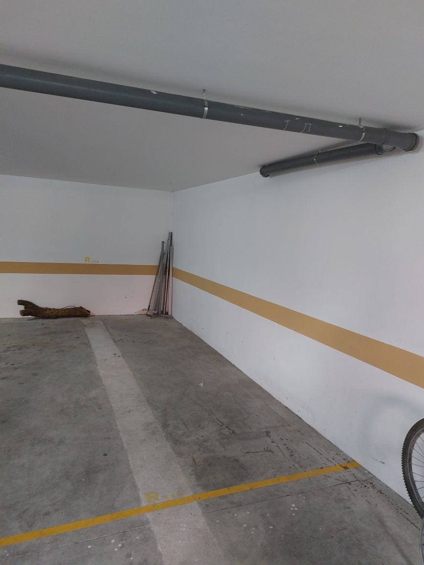 Garagem em Aveiras de Cima