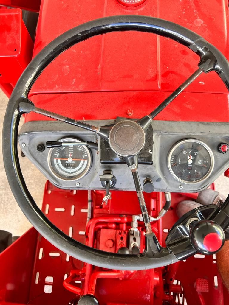 Trator International 383