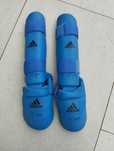 Caneleiras + protetores de pé Adidas WKF (azul) — Tamanho S — Novos