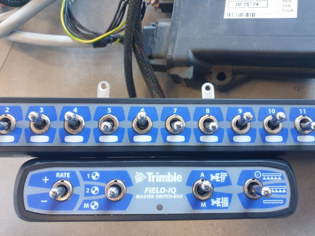 Trimble Field IQ kontrola oprysku sterowanie sekcjami centrala (2005)