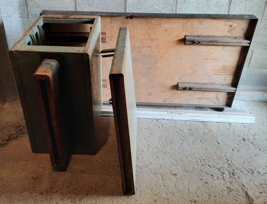 Стіл верстак радіомонтажний слюсарний