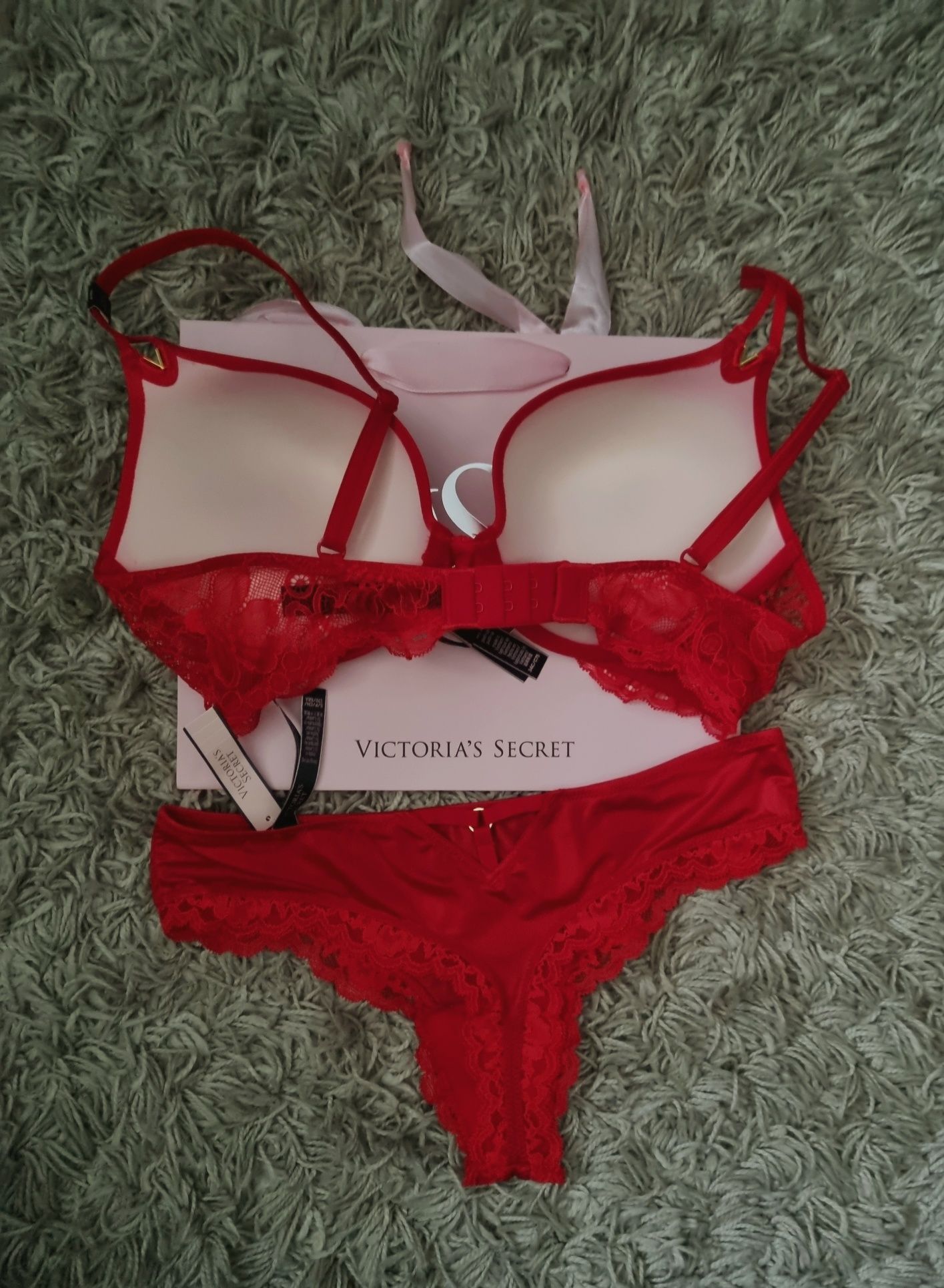 Biustonosz i majtki Victoria's secret rozmiar 75 C push up i majtki S