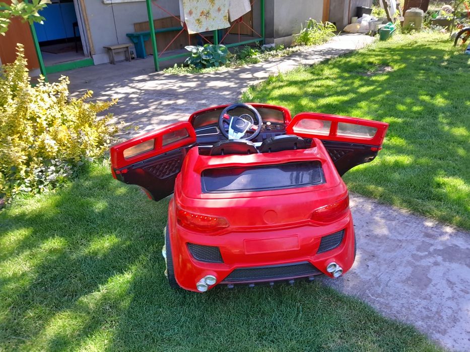 Машинка Ауди в очень хорошем состоянии