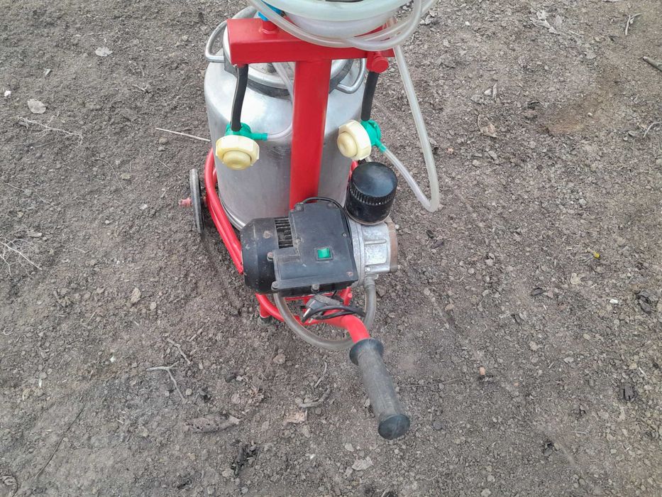 Продам доїльний апарат берізка 2