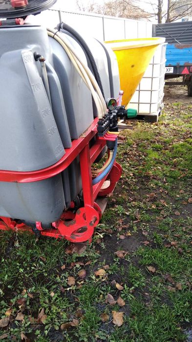 Продаю дископлуг ,оприскувач,лійку