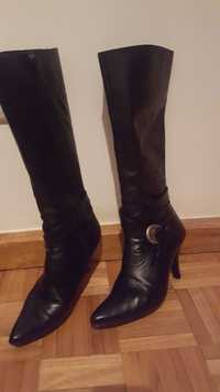 Botas completamente novas em pele . Tamanho 39.   5€