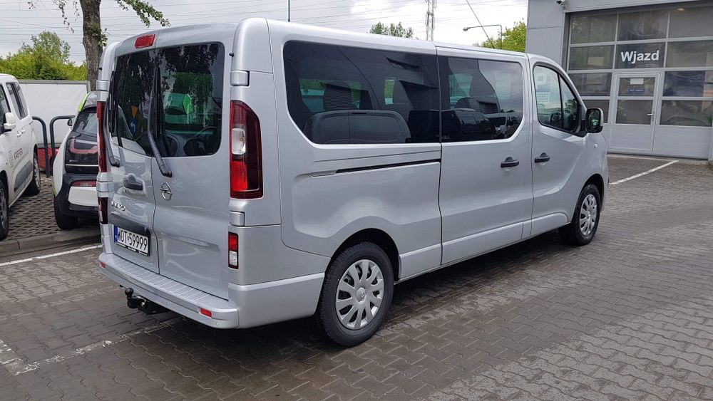 Wynajem busa wypożyczalnia busów rent a Car przewóz osób transfery