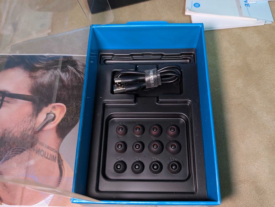 Амбушюры от Anker Liberty Air 2 + кабель для зарядки