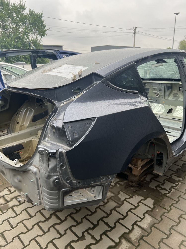 Четверть права/ліва tesla model 3