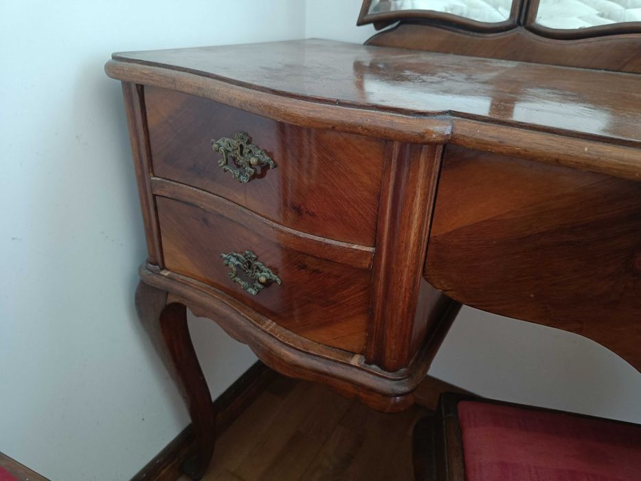 Mobília antiga em madeira maciça – preço negociável