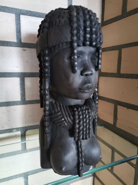 Peça escultura busto senhora africano angolano