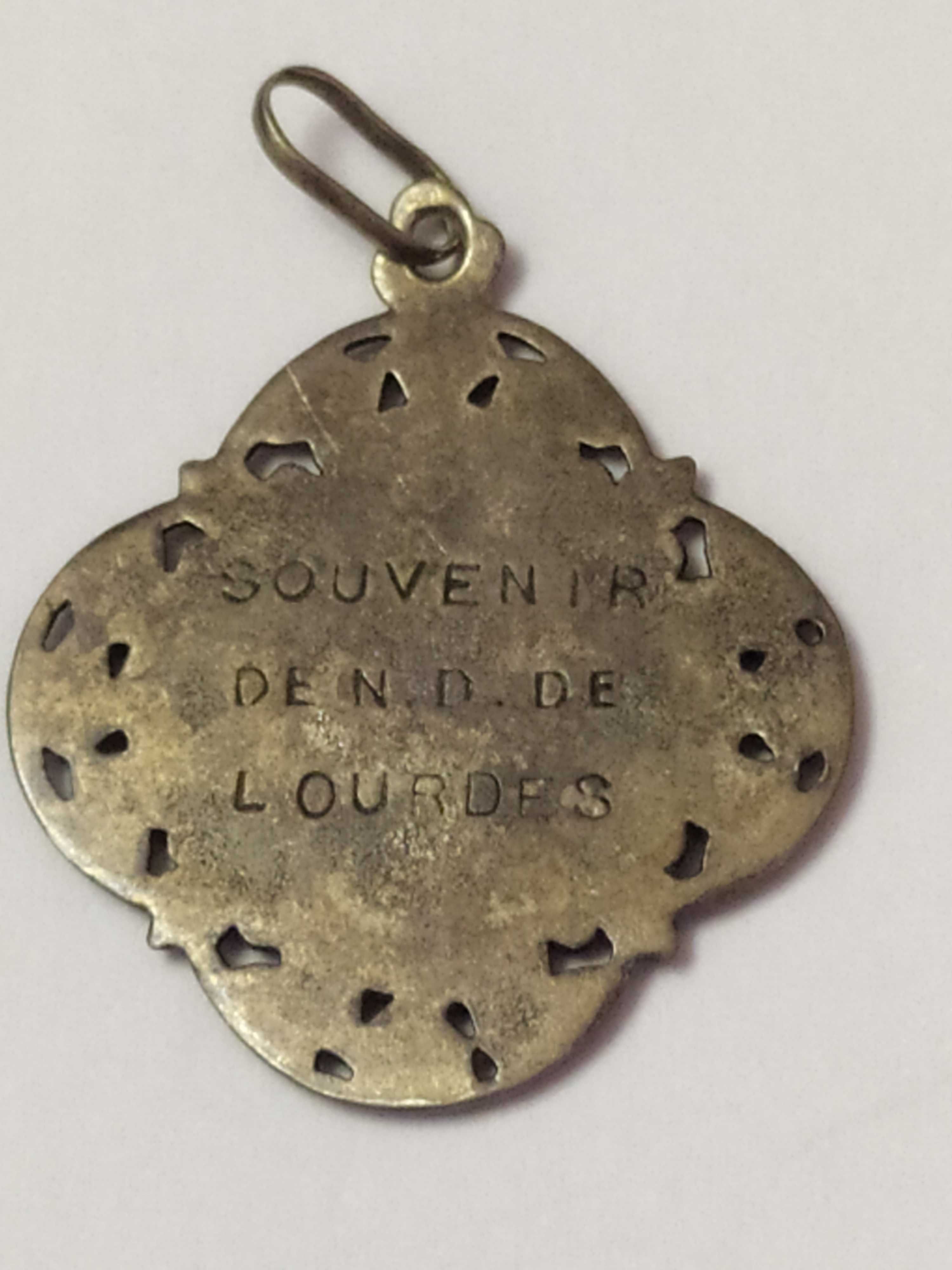 Medalha de N. Senhora de Lourdes, em prata muito antiga