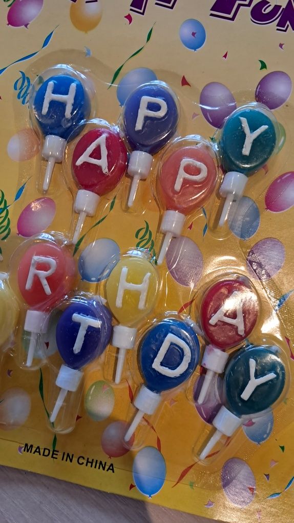 Świeczki literki napis urodzinowe na tort