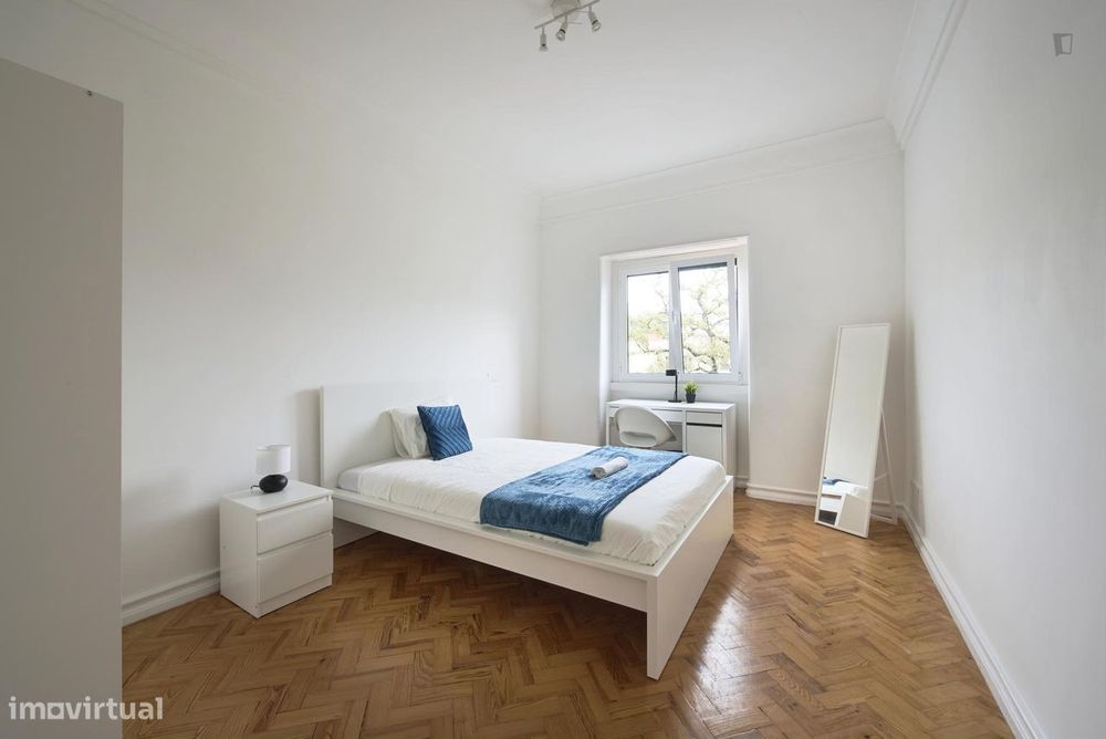 669774 - Quarto com cama de casal em...