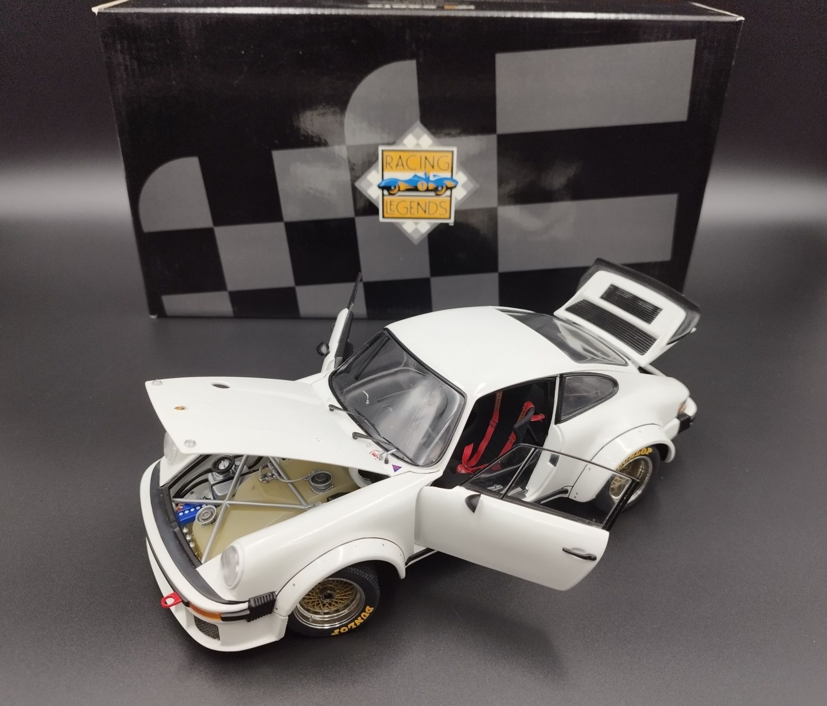 1:18 Exoto Porsche 934 RSR - White Model  Używany