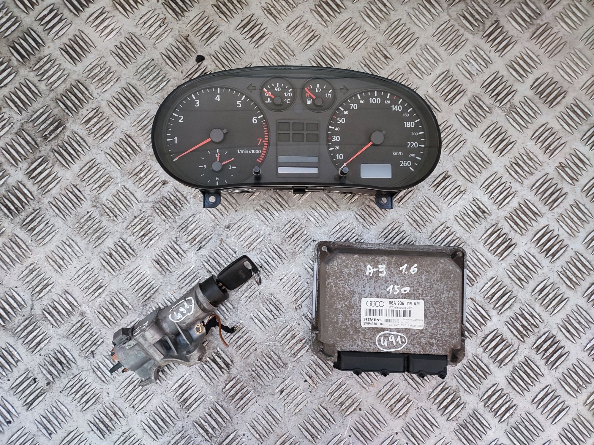 Audi A3 8L 1.6 komputer stacyjka immobiliser licznik
