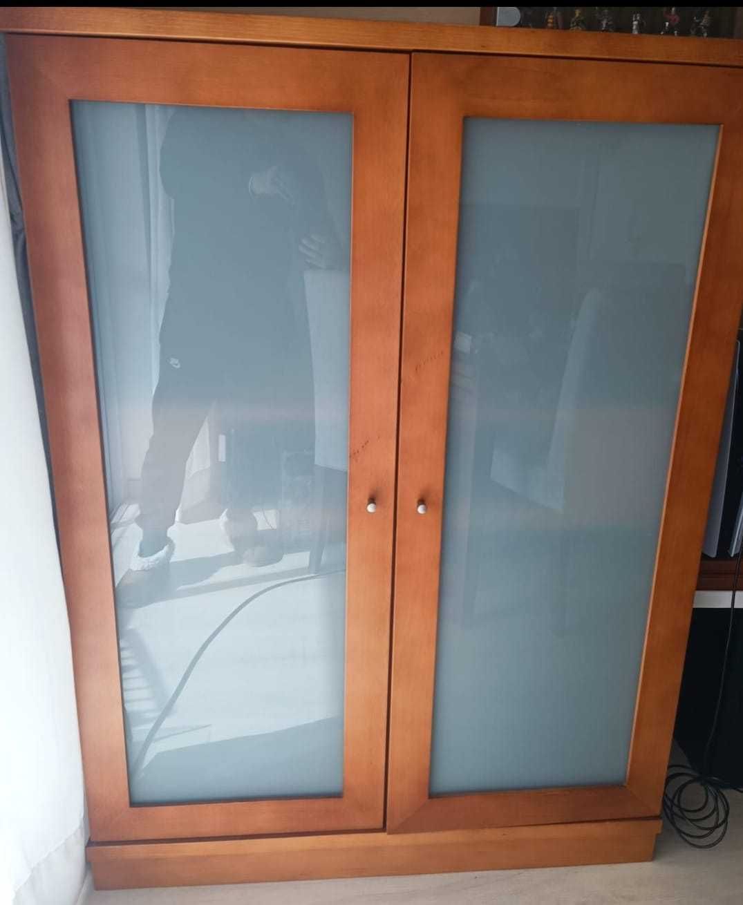 Armário de Sala/Quarto em Madeira Maciça Cerejeira – Ideal para Ocult
