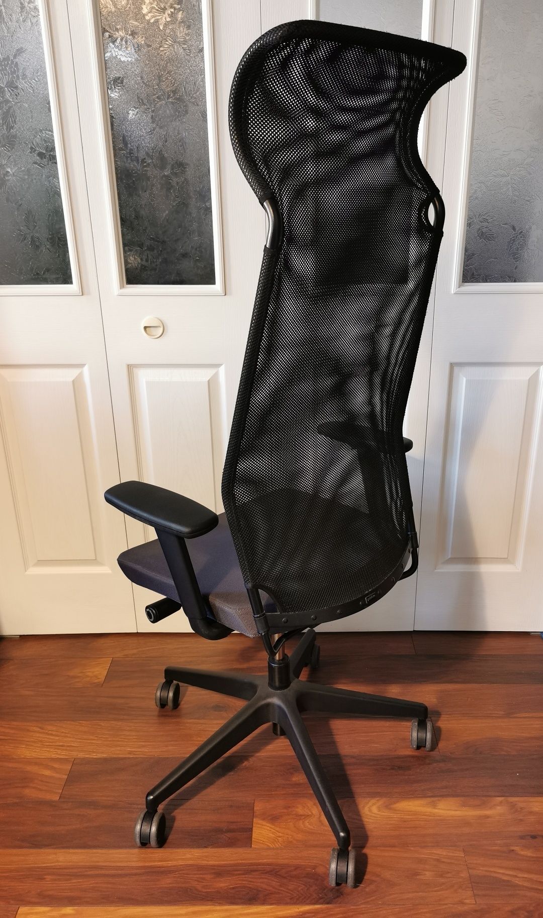 Fotel biurowy ergonomiczny regulowany