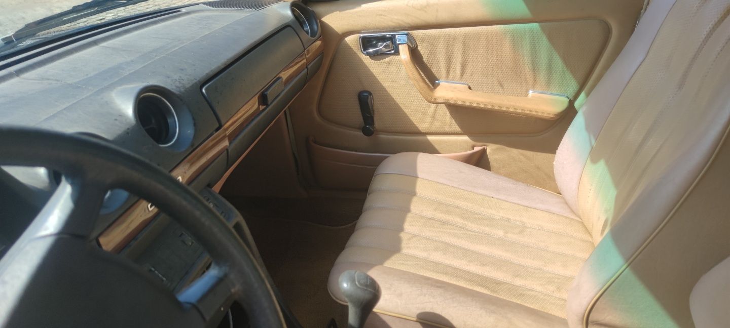 Mercedes 300 D  w123
