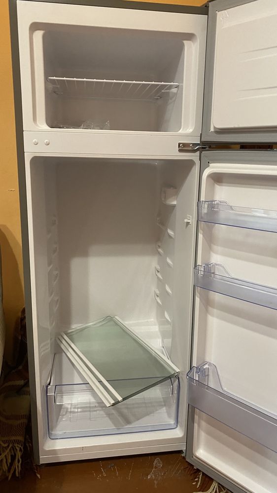Холодильник ARCTIC ARSX-144IN в ідеальному стані