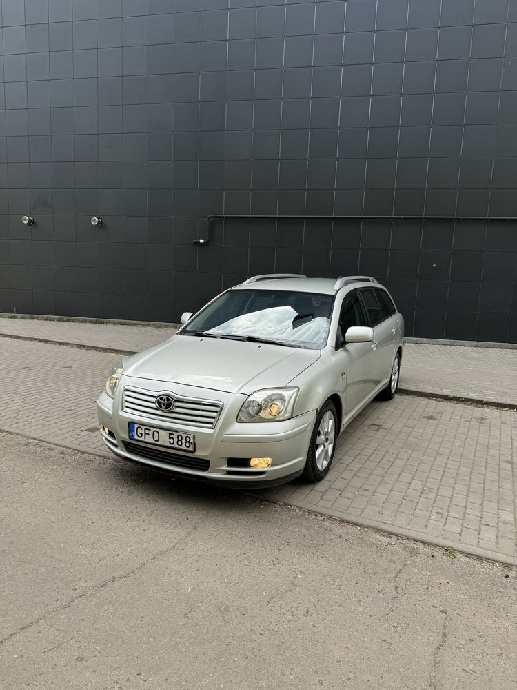 Toyota Avensis 2,0дізель універсал механіка в гарному стані