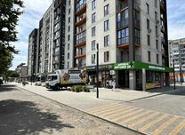Пр.Героев Украины фасадное помещение 290м 2000грн