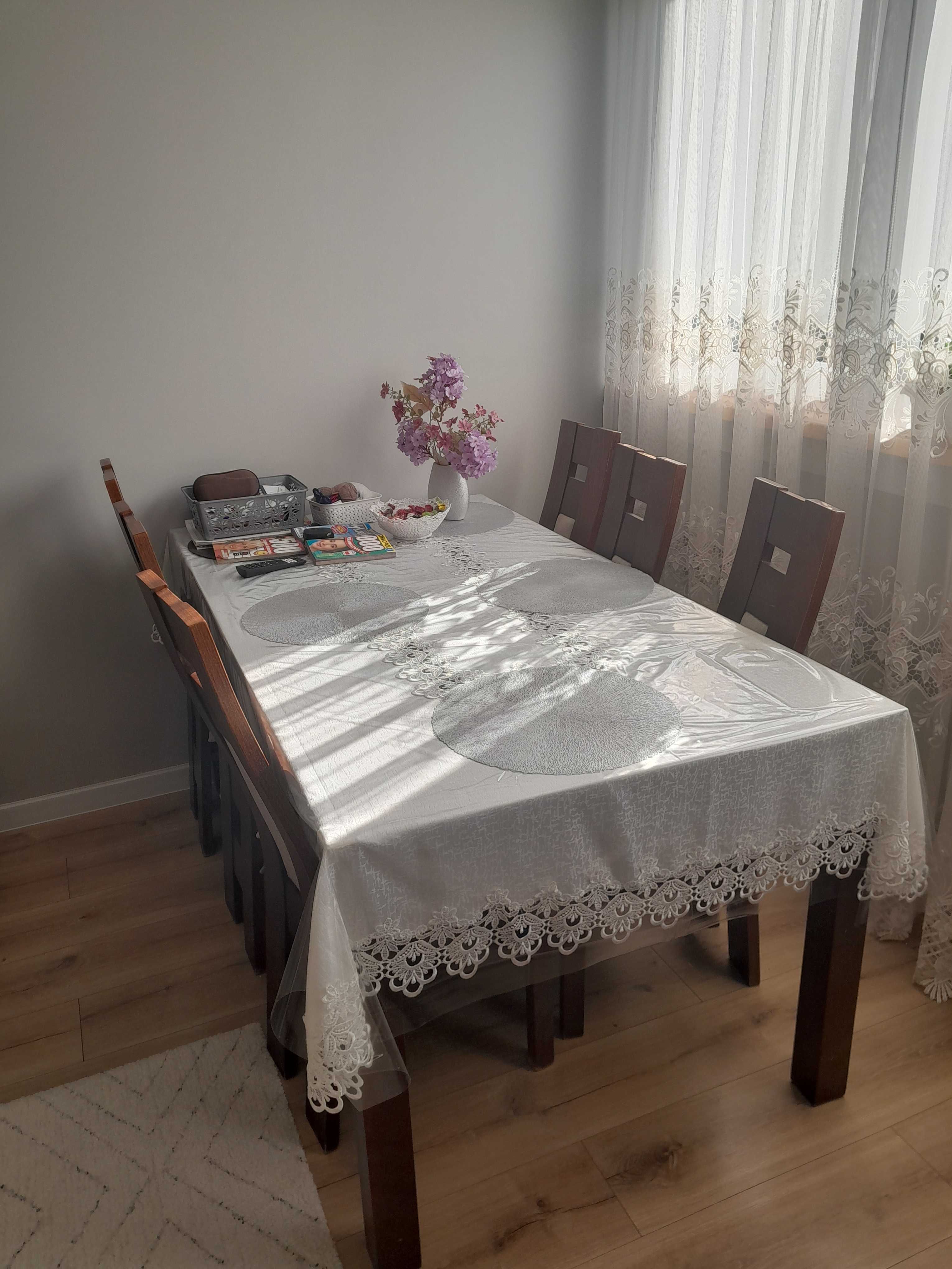 Stół i sześć krzeseł