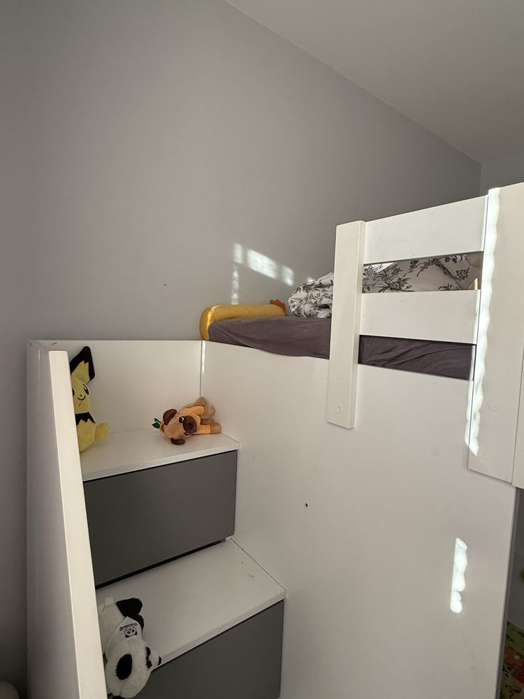 Łóżko pietrowe z biurkiem, szafą i szufladami. Zadbane!
