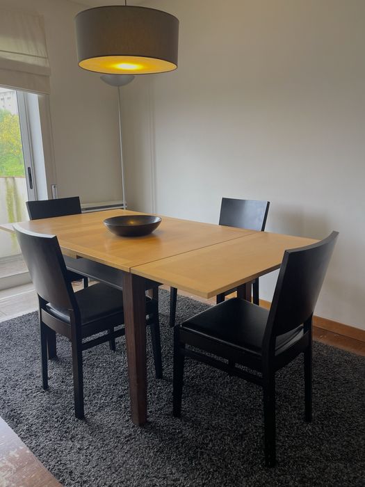 Mesa estensivel e Cadeiras